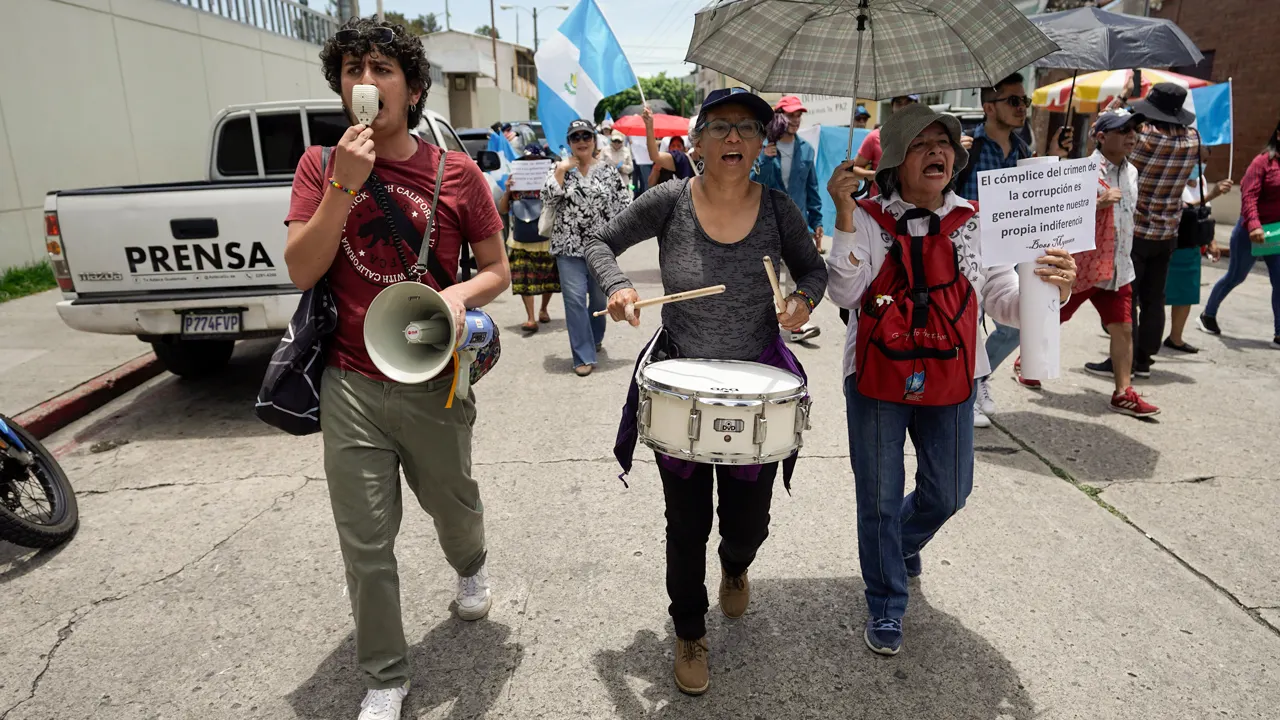 "Guatemalans Rally Against Court Interference in Presidential Election"