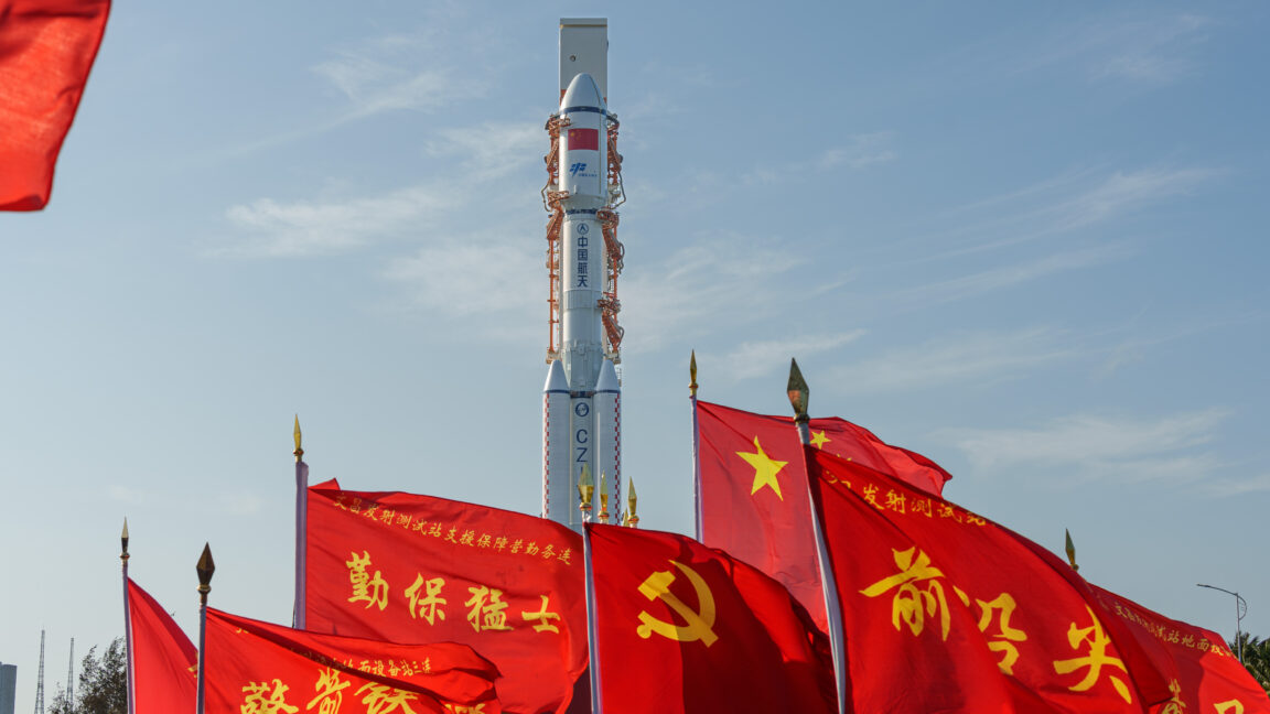 Featured image for Global Efforts to Mitigate Space Junk Risks and Improve Orbital Traffic Management