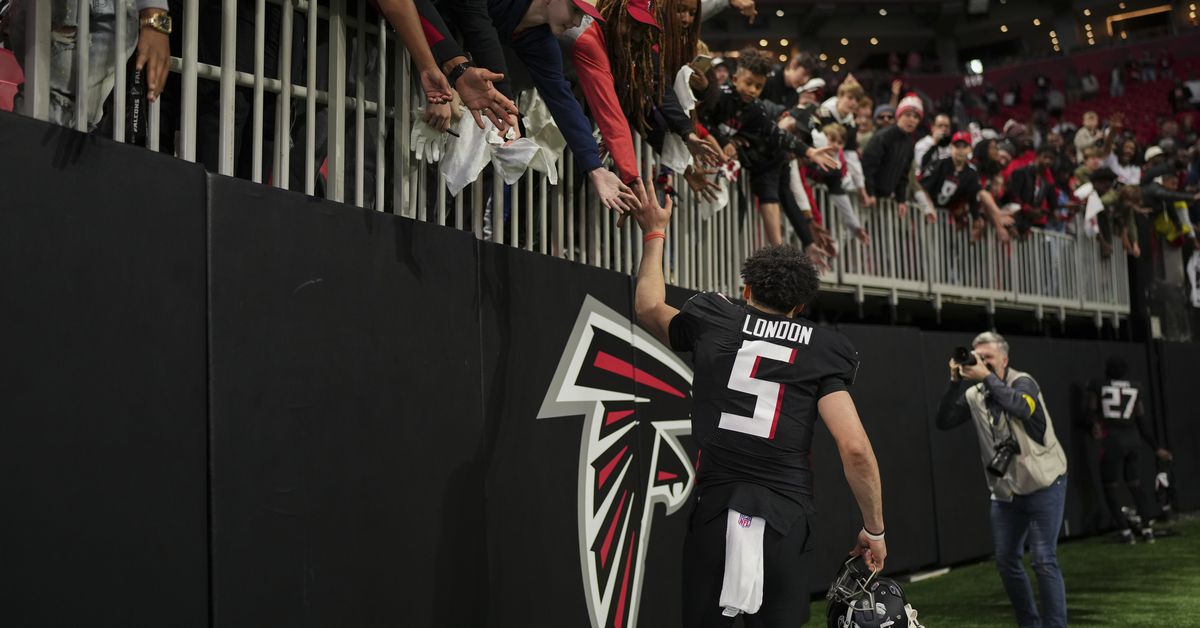 Featured image for Falcons' Rookie Class Impresses in Minicamp, Including Hybrid Role for First Round Pick.