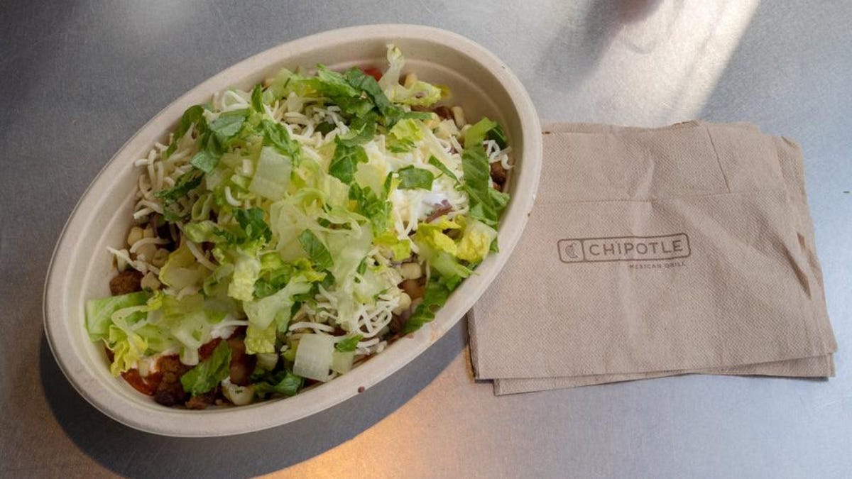 Ohio Woman Sentenced to Fast-Food Job for Throwing Food at Chipotle Employee