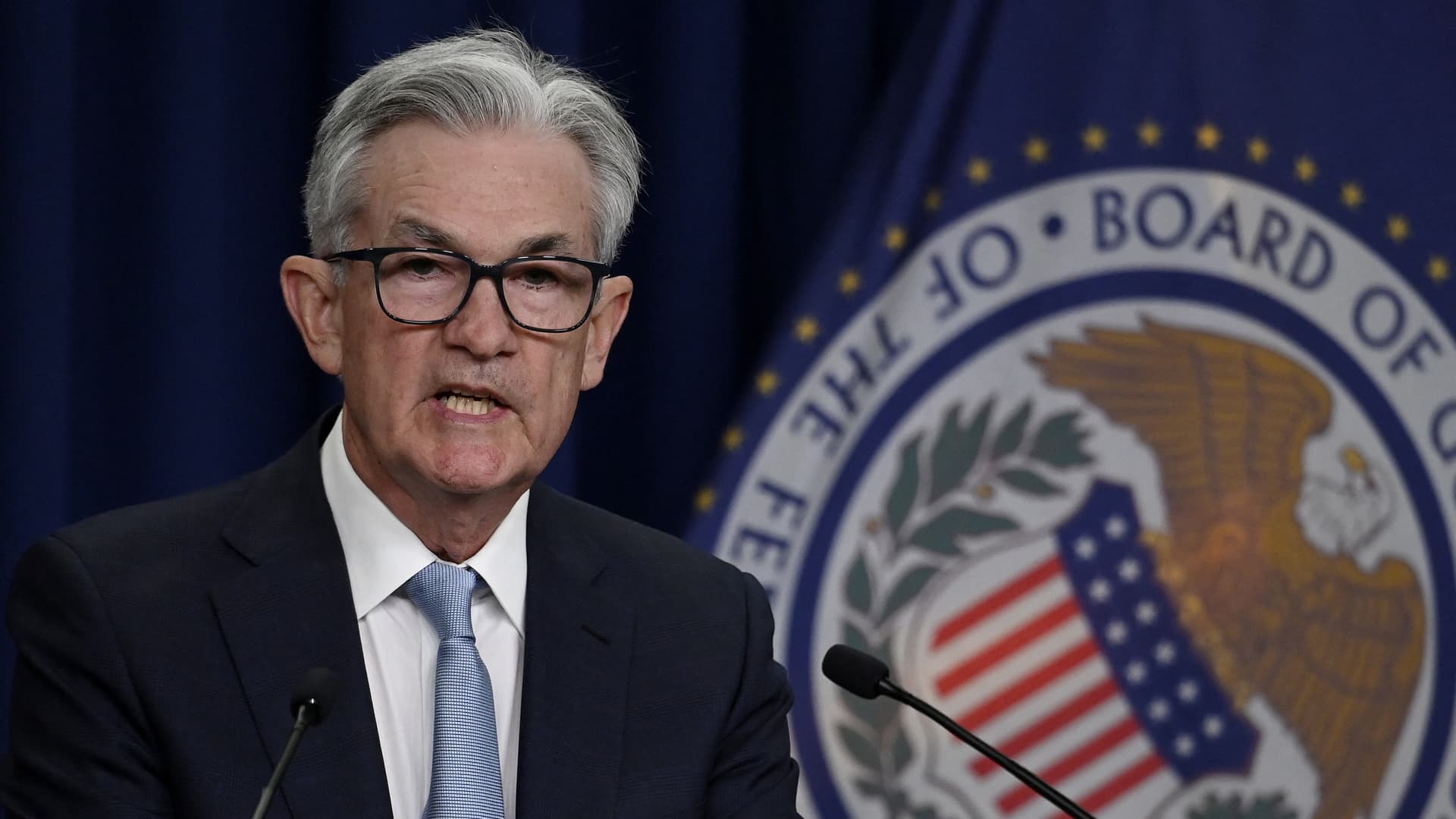 "Powell's Speech at Fed Meeting: Market Cheers New Rate Outlook"