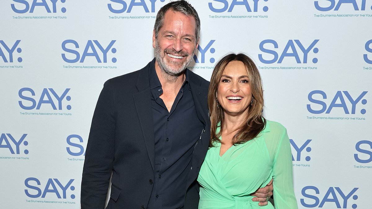 Featured image for Mariska Hargitay and Peter Hermann: 19 Years of Love and Family