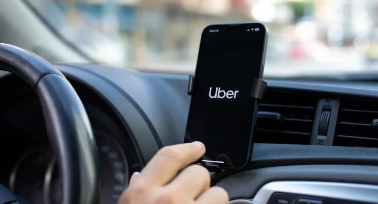 Featured image for Uber Offers $4,000 Incentives for Drivers to Switch to Electric Vehicles
