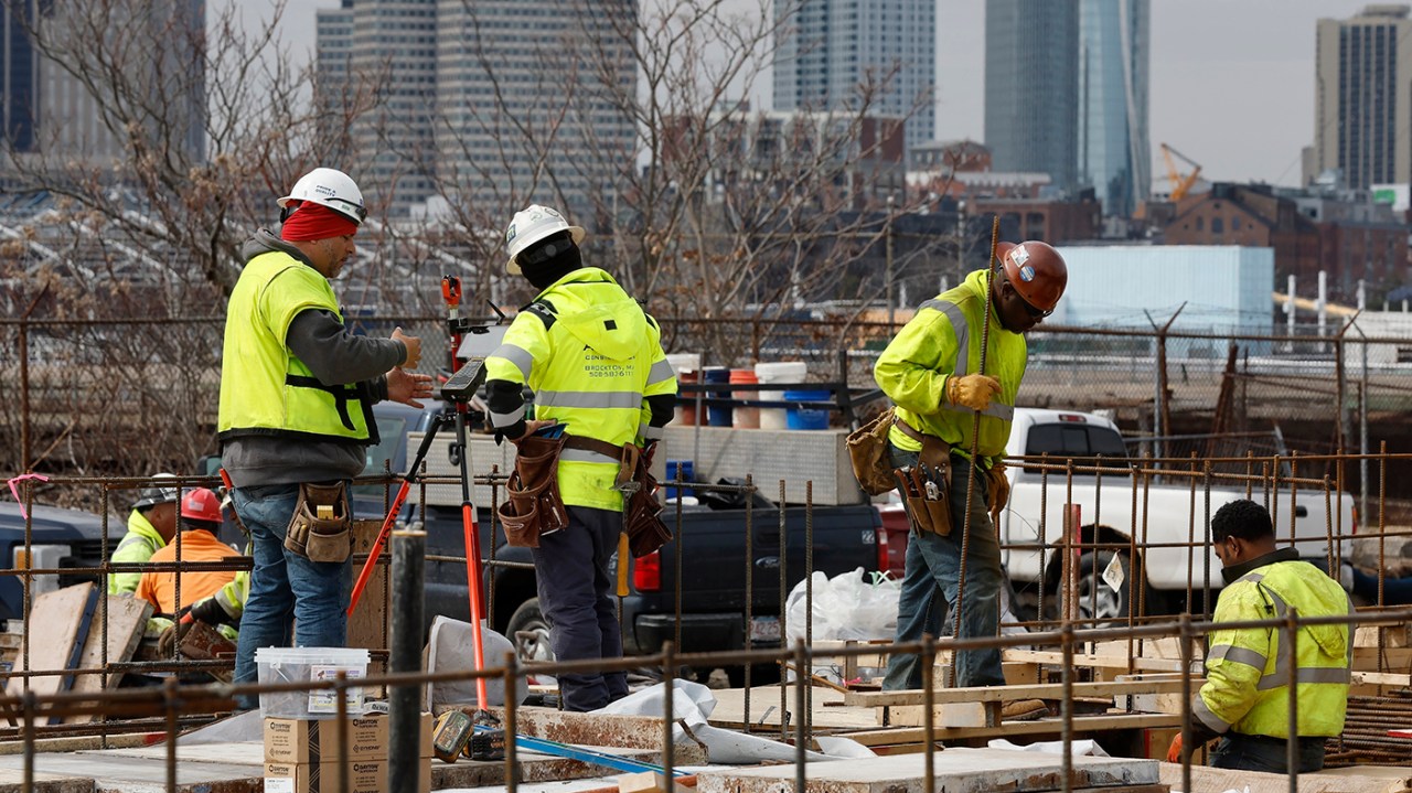 US Labor Market Shows Signs of Cooling Down in March