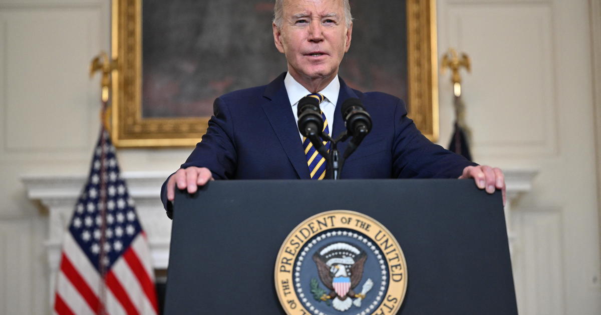 "Biden's NYC Visit: Traffic Delays and Fundraiser with Obama and Clinton"