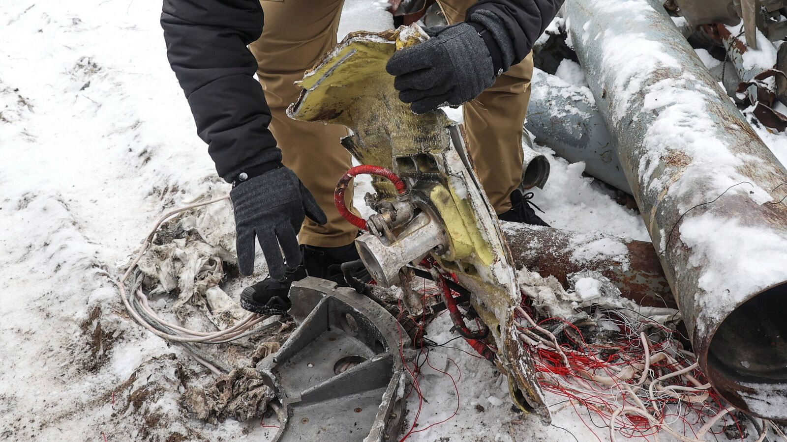 "Ukraine Presents Proof of Russian Use of North Korean Missile in Kharkiv Attack"
