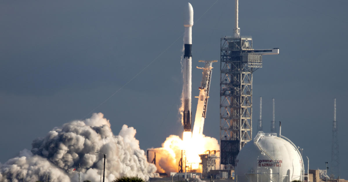 "Watch SpaceX Launch 22 Starlink Satellites Live from California Tonight"