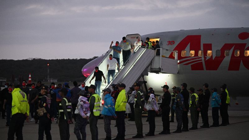 Featured image for Appeals Court Blocks Trump’s Use of Alien Enemies Act for Venezuelan Deportations