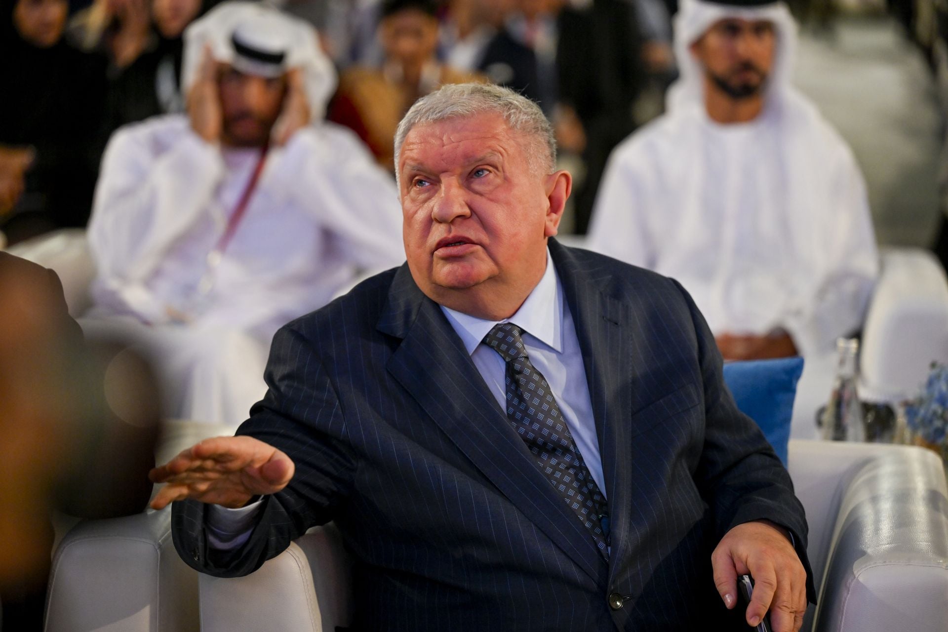 Featured image for Russia's Oil Giants Face Massive Losses Amid Weak Prices and Economic Challenges