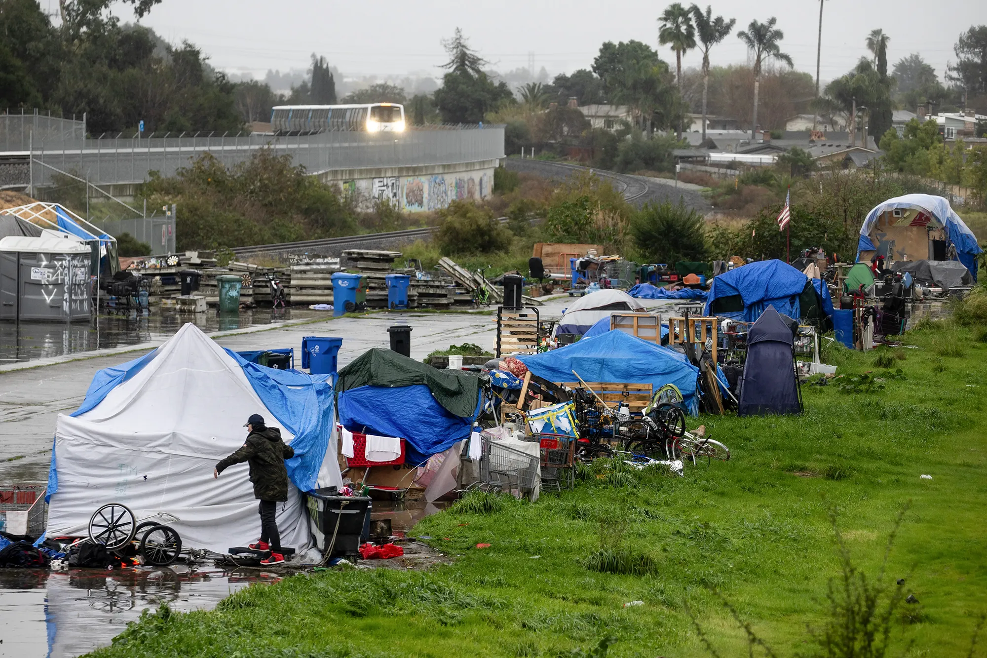 Newsom and Local Leaders Clash Over Homelessness Solutions in California