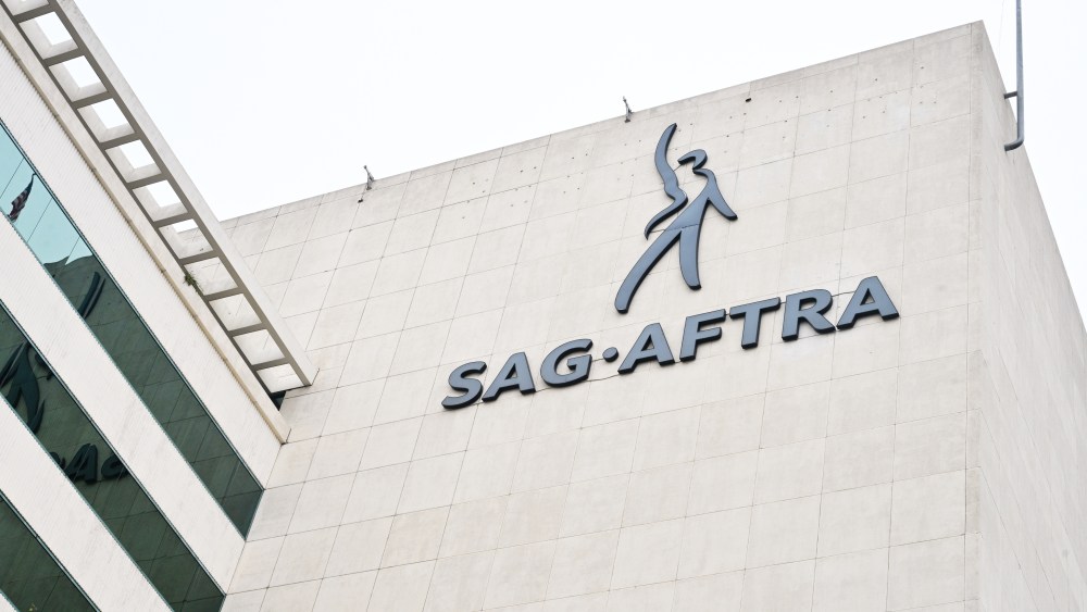 Hollywood Studios Await Response to AI Proposals in SAG-AFTRA Strike
