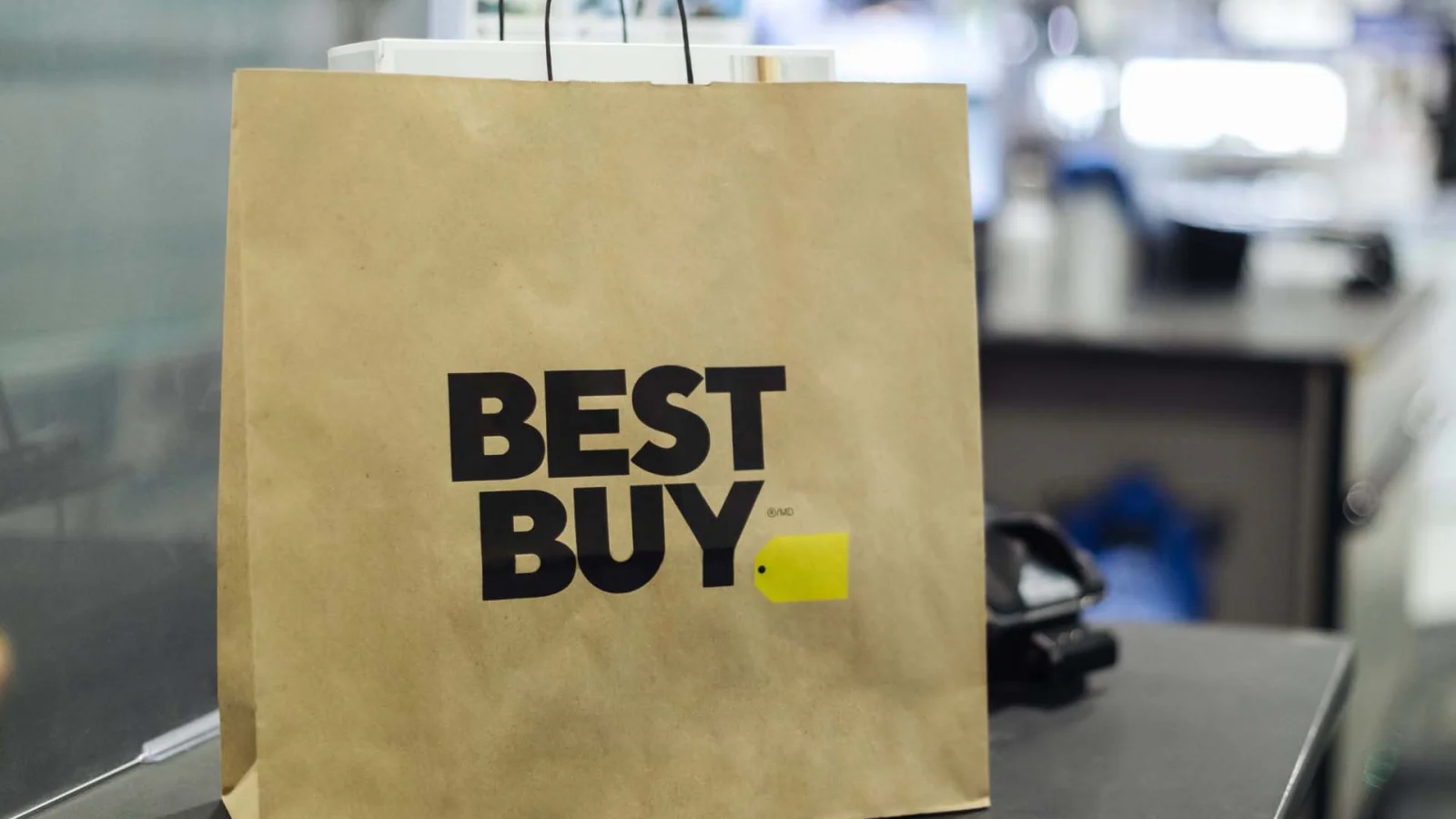 "Top Brands Offer Big Savings: Best Buy and Nintendo Switch Deals Draw Crowds"