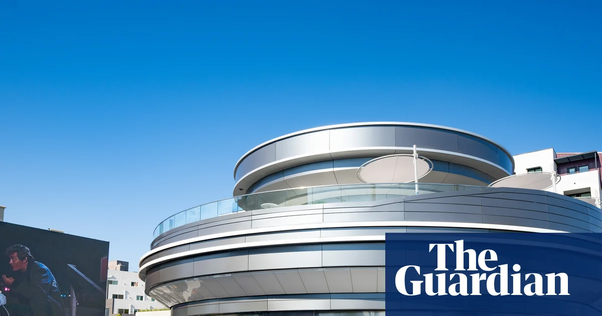 Featured image for Elon Musk's Tesla Diner: A Retro-Futuristic Culinary Adventure in Hollywood