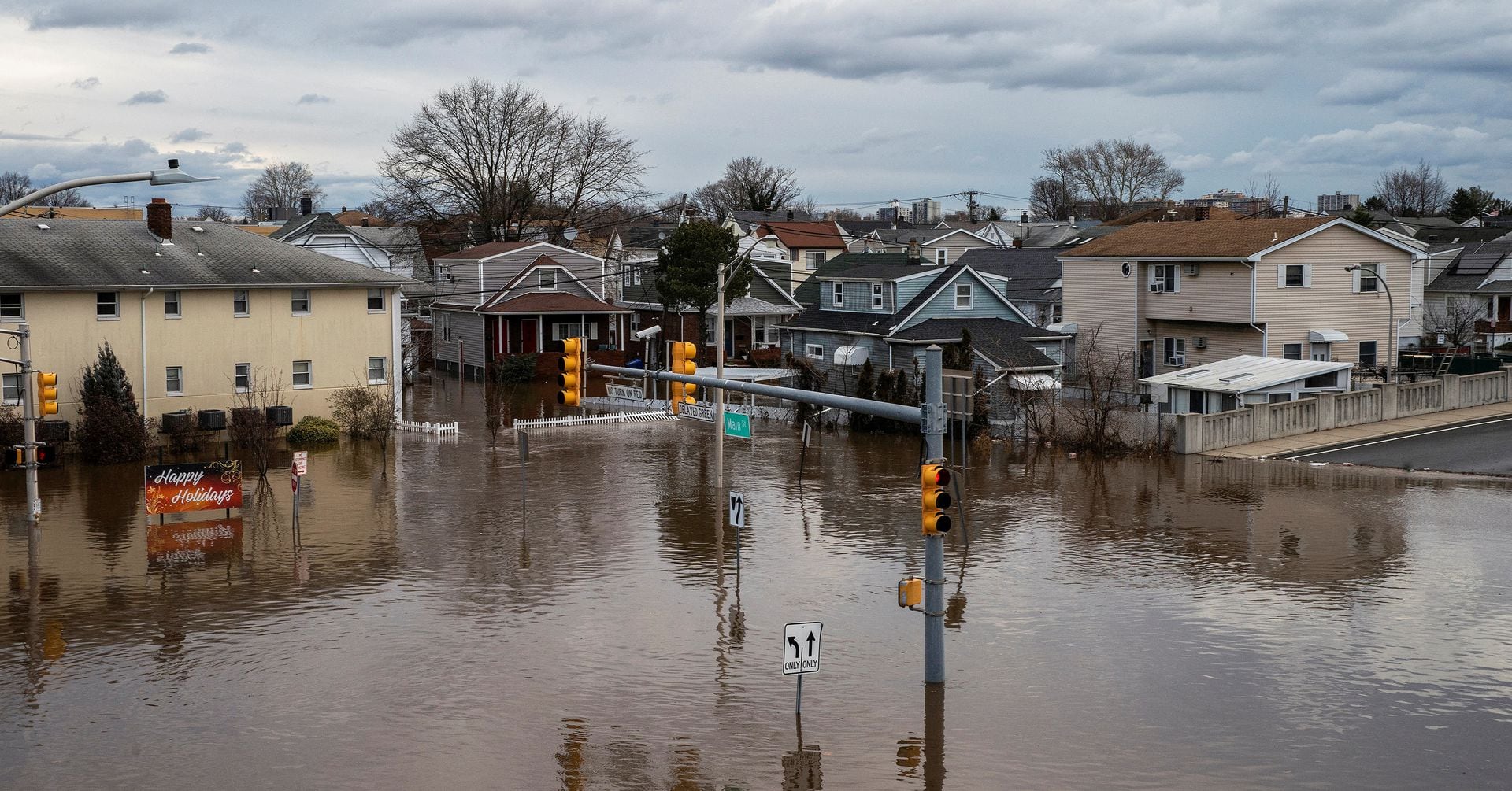 Featured image for "Massive Winter Storm Causes Over 4,000 Flight Cancellations Across U.S."