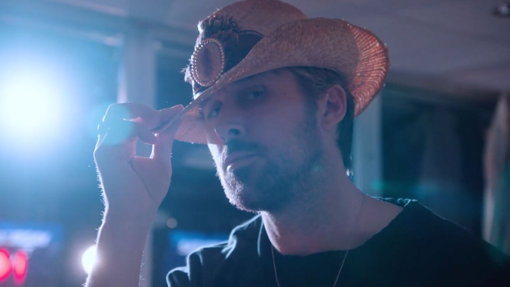 Featured image for "Ryan Gosling Preps to Meet Chris Stapleton in 'SNL' Promo"