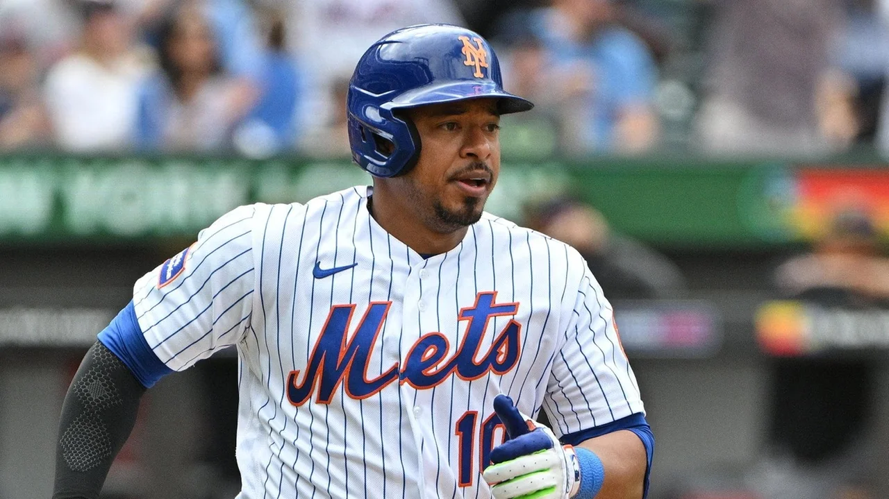 Mets trade Eduardo Escobar to Angels for pitching prospects.