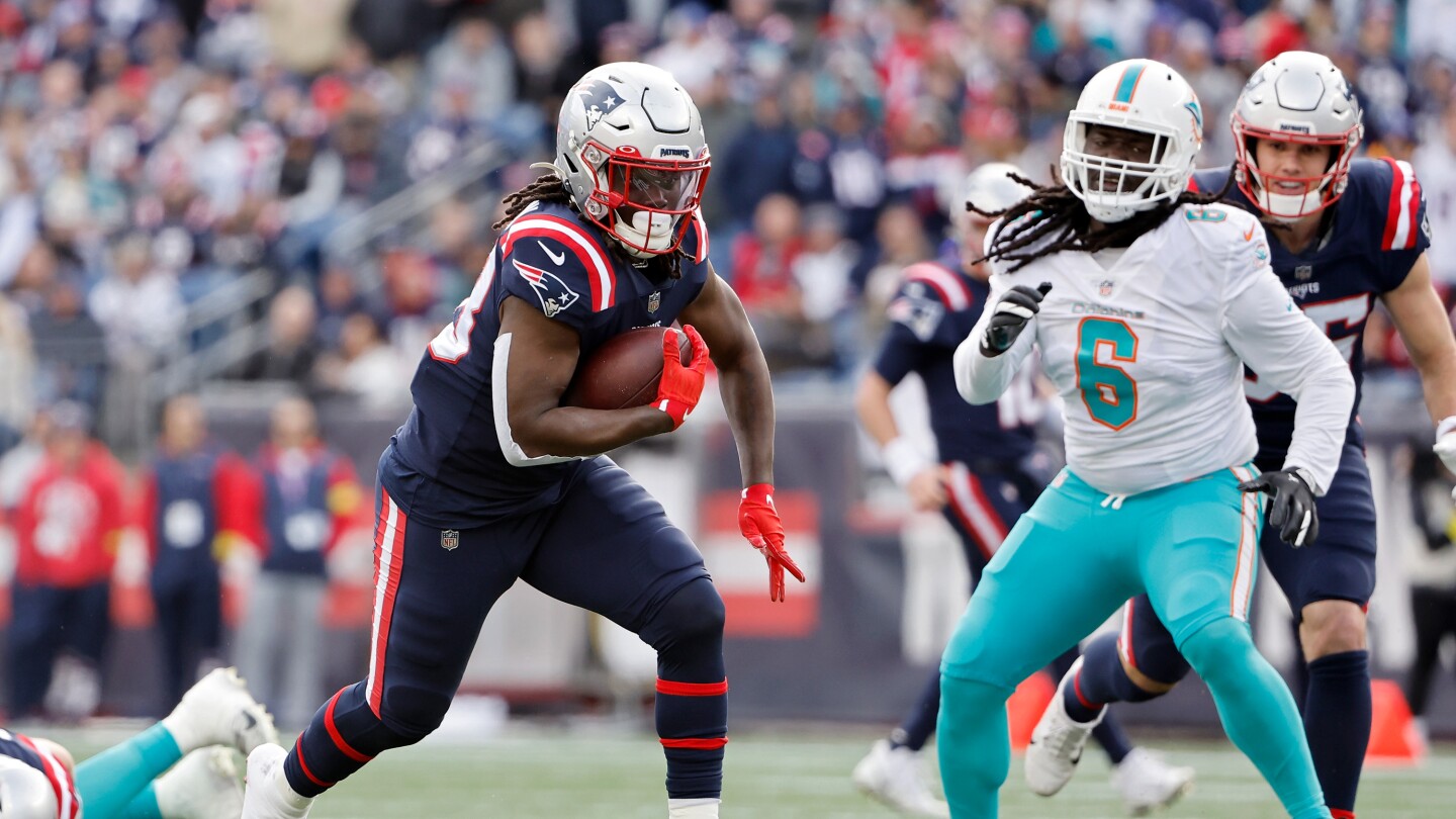 Featured image for Patriots anticipate Stevenson's return, Parker's absence in upcoming game