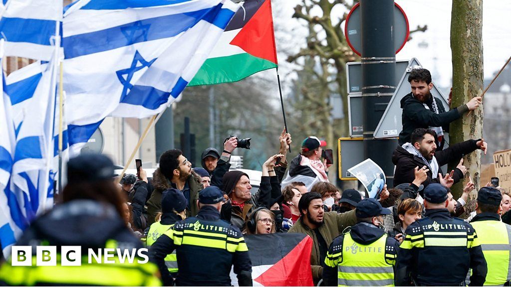 "Israeli President's Visit Sparks Protests at Amsterdam Holocaust Museum"