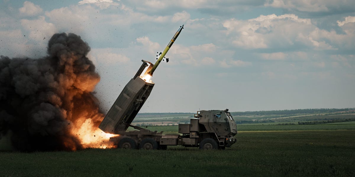 Featured image for Ukrainian HIMARS Strikes Kill Dozens of Russian Troops Waiting in the Open