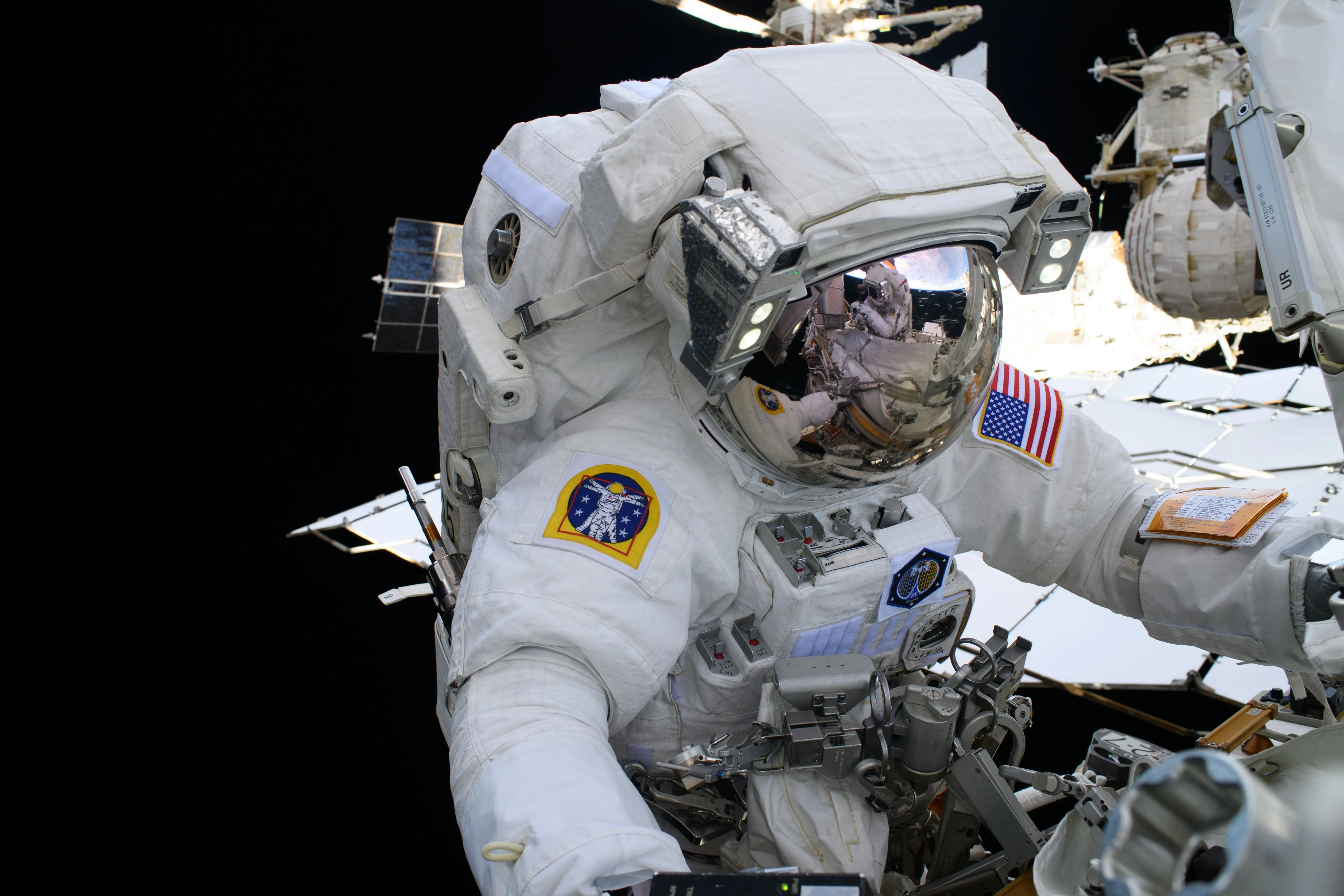Featured image for NASA to Preview US Spacewalks at Space Station in January