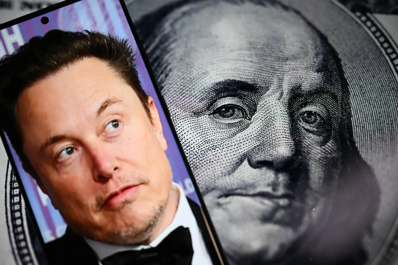 Featured image for Mixed Reactions Emerge Over Elon Musk's $1 Trillion Pay Proposal