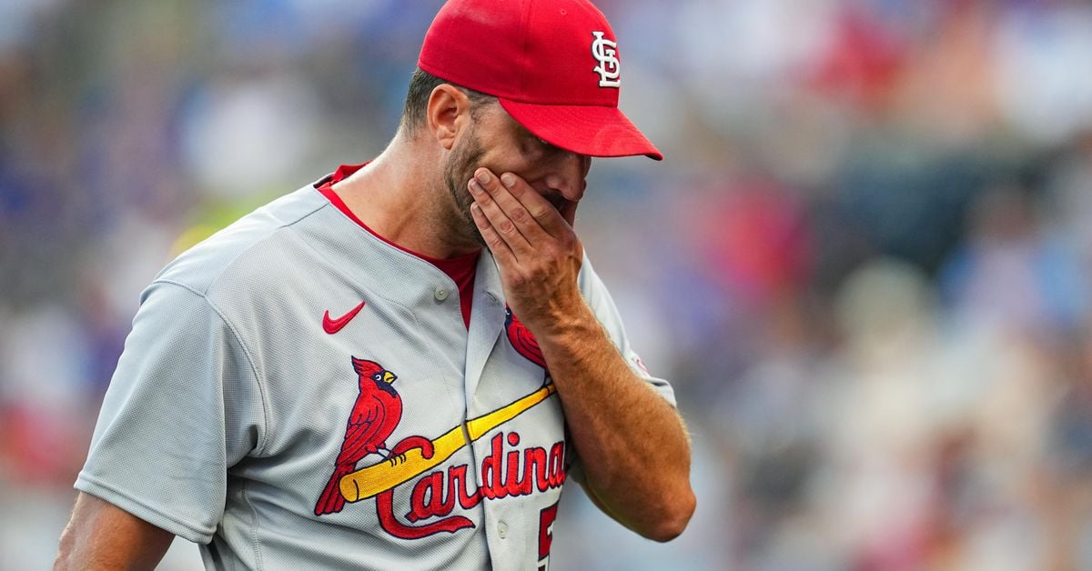 Featured image for Royals' Offensive Explosion Sends Wainwright Packing in 12-8 Victory