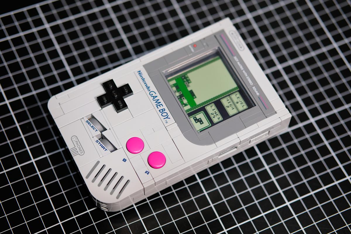 Featured image for Lego's Non-Playable Game Boy Set Gets Real Gaming Capabilities