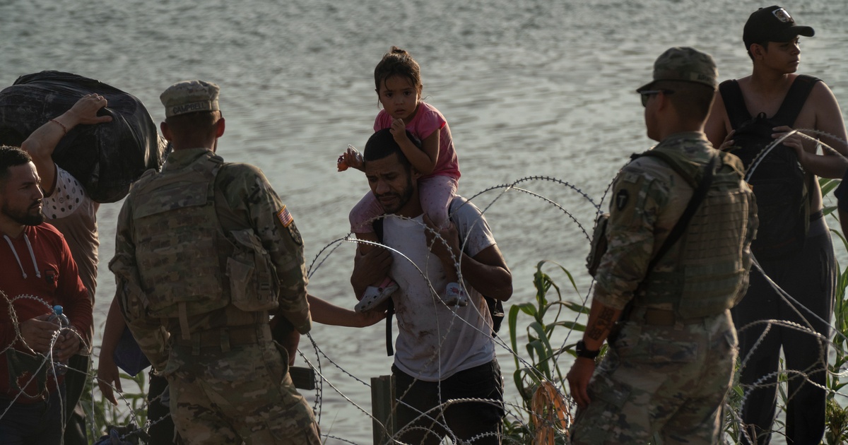 "Appeals Court Reverses Block on Texas Law Criminalizing Migrant Crossings"