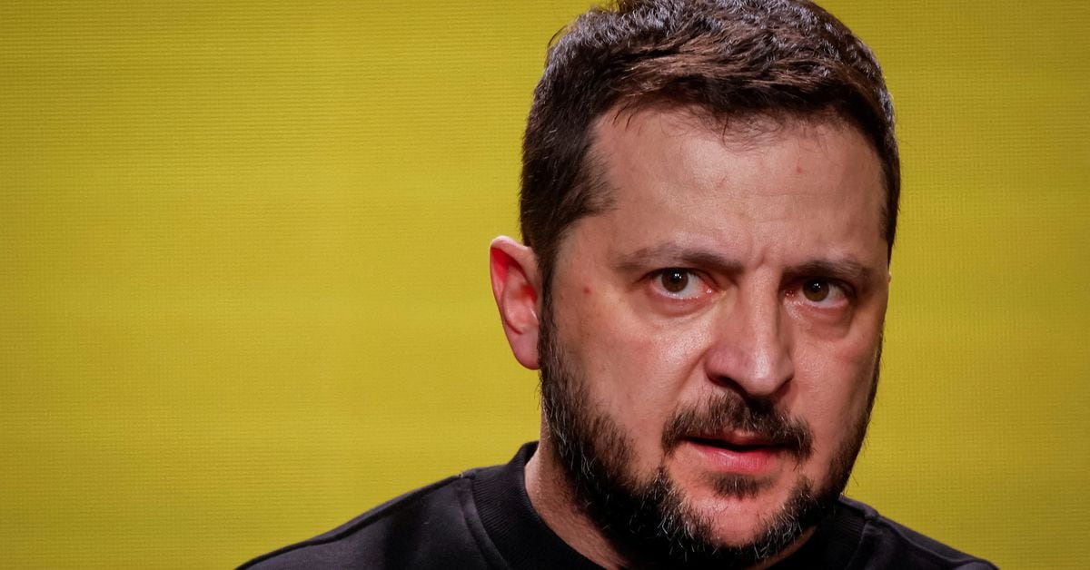 Zelensky Forecasts Intensified Conflict and Domestic Arms Boost in 2024