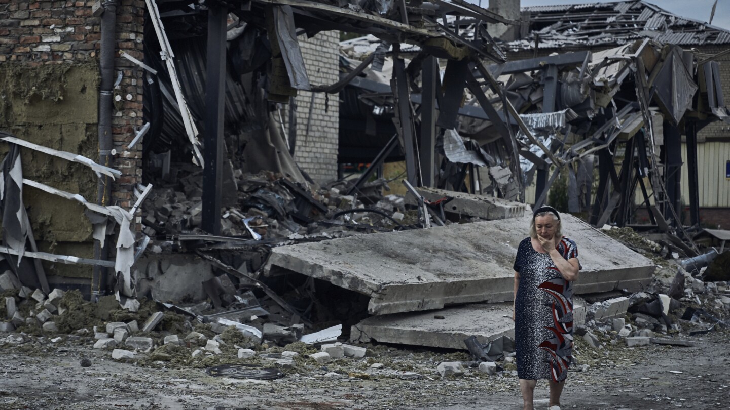 "Ukraine Forced to Evacuate Thousands as Russia's Military Advances on Eastern Front"
