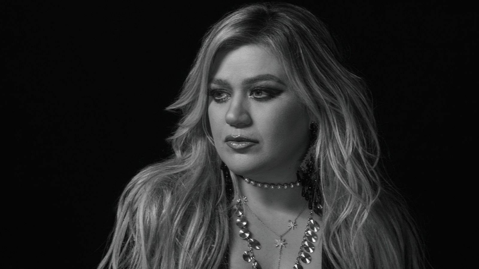 Kelly Clarkson's Daughter River Shines in New Song 'You Don't Make Me Cry'