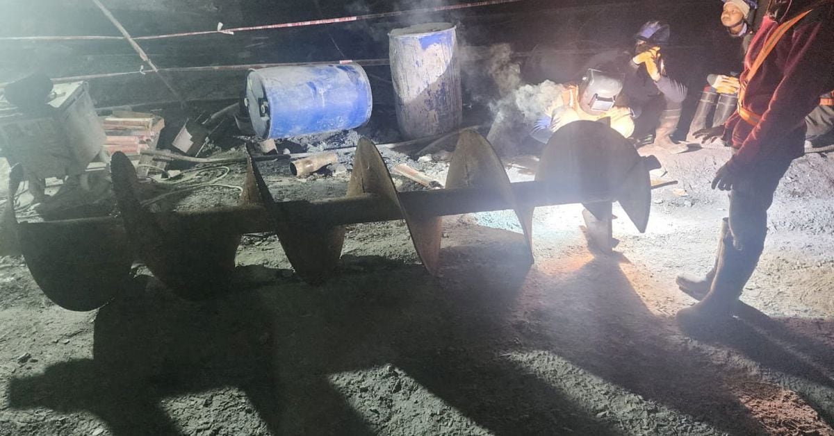 Featured image for Rescue Operation: Indian Workers Safely Extracted from Collapsed Tunnel Using Heavy Machinery