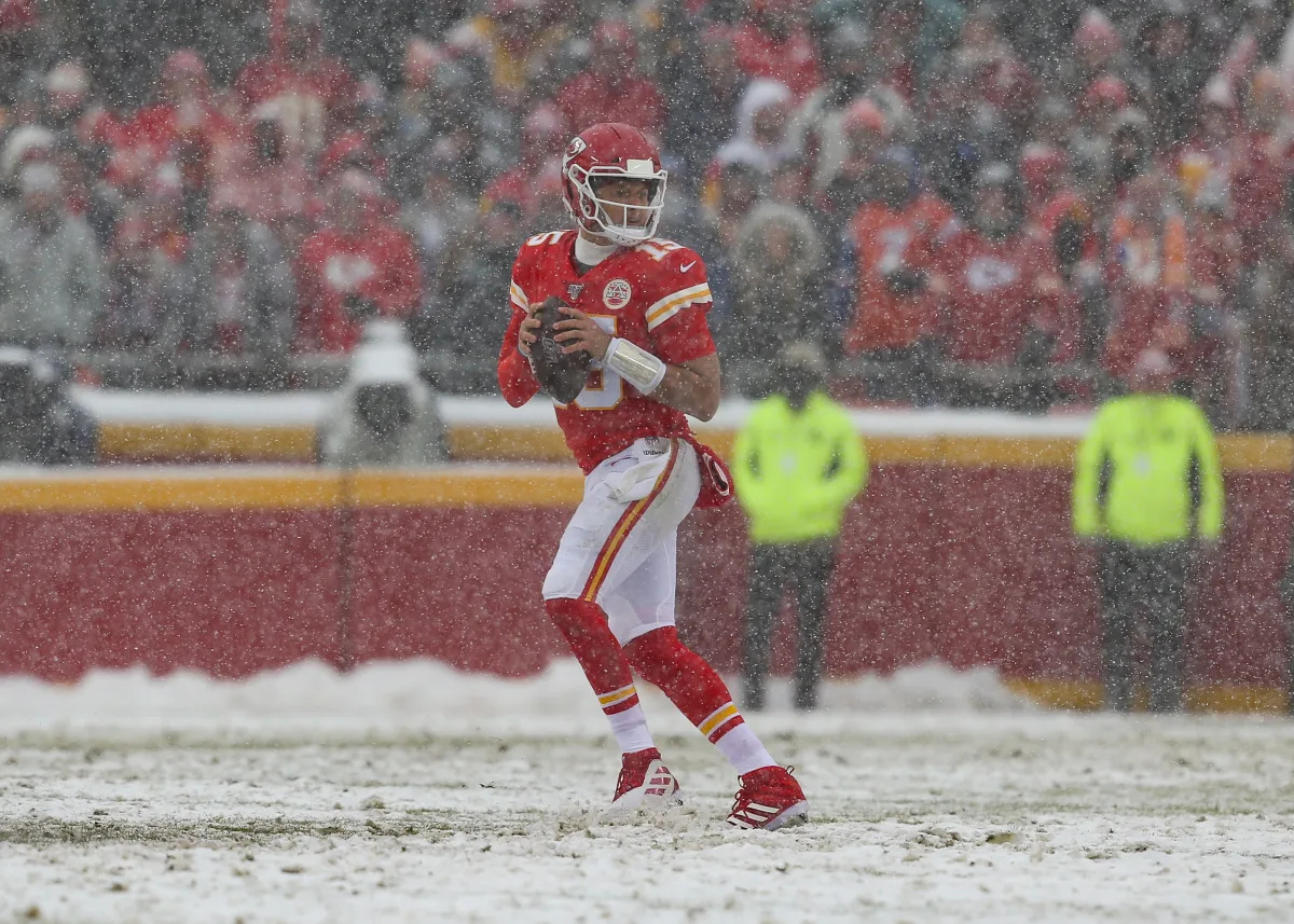 "Chiefs-Dolphins Wild Card Clash: A Chilling Showdown and Frustrations Flare"