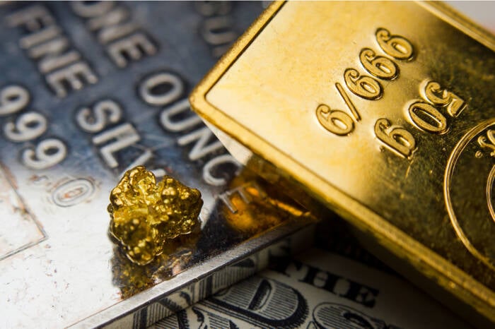 Featured image for Gold Prices Soar to New Heights Amid Fed Cut Expectations and Geopolitical Tension