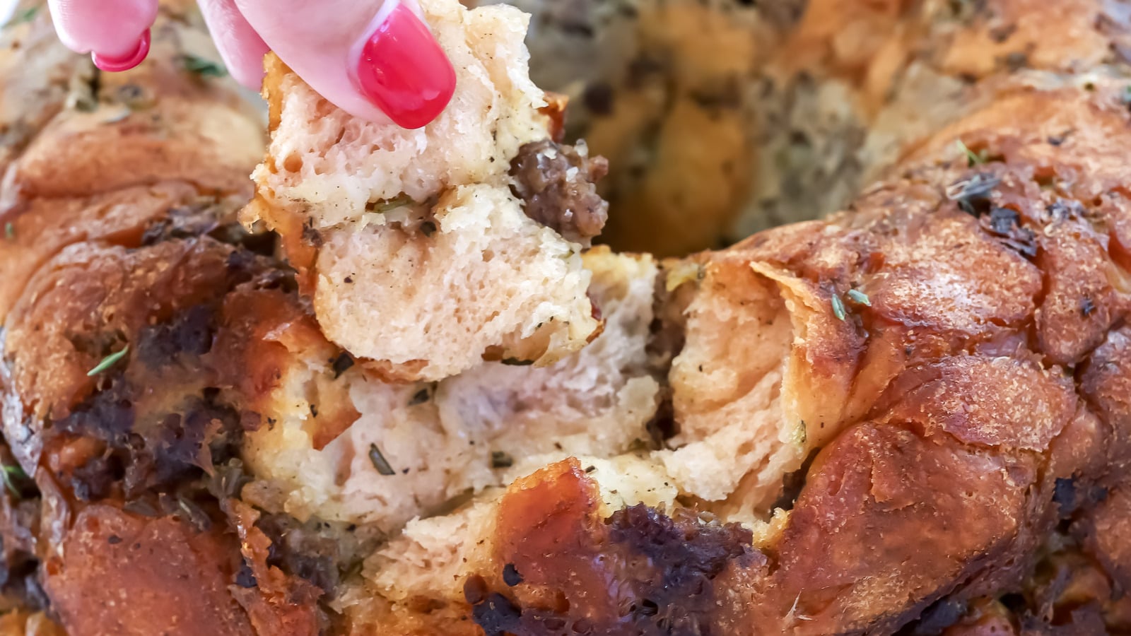 Featured image for "Delicious Thanksgiving Monkey Bread Recipe: Stuffing Wreath"