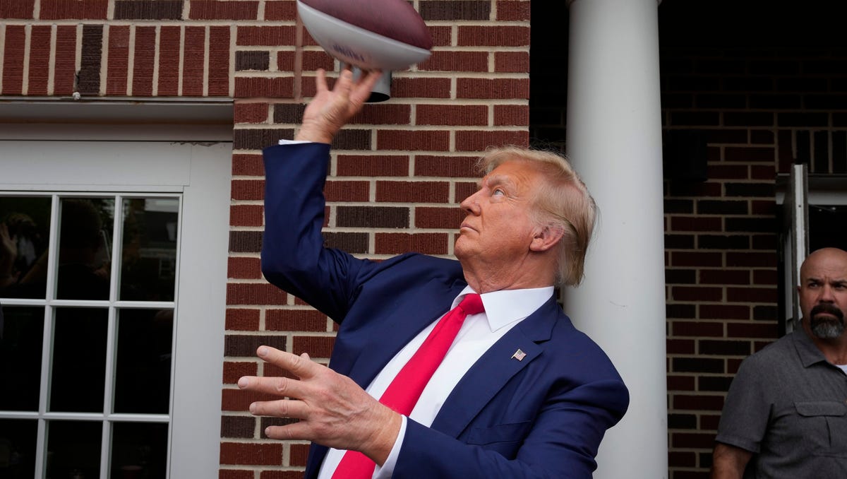 "Trump's Controversial Appearance at South Carolina Football Game Sparks Mixed Reactions"