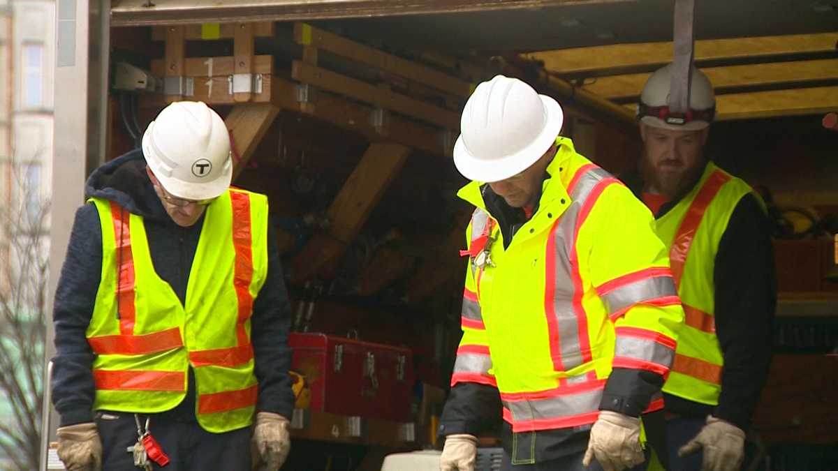 Featured image for MBTA Green Line Derailment Prompts Shuttle Bus Service Near Kenmore