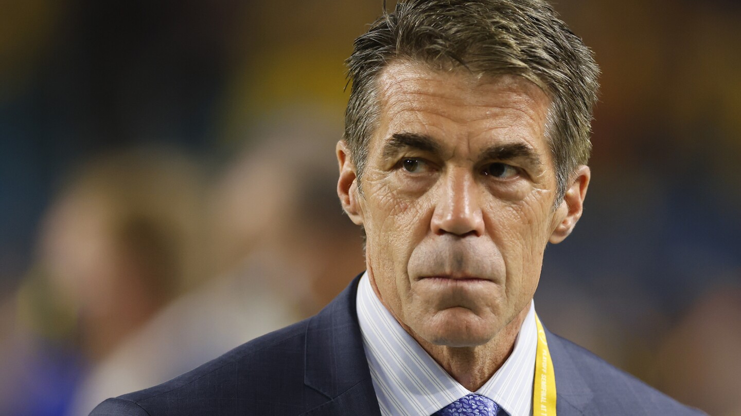 Featured image for Chris Fowler Secures No. 2 Spot in ESPN's NFL Booth, Signs Multi-Year Deal