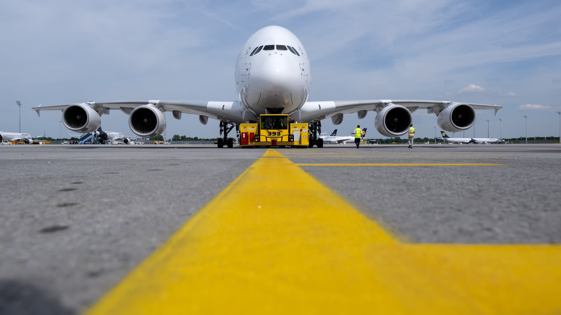 The Return of the Jumbo Jet: Airlines Reintroduce Iconic Aircraft.
