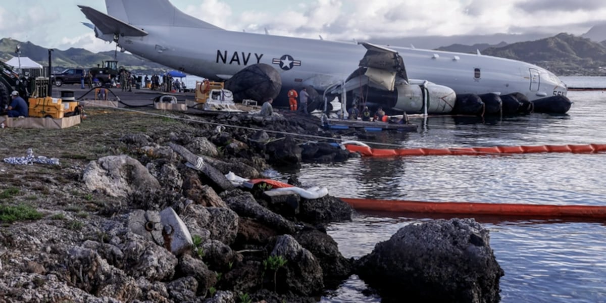 Featured image for Navy Successfully Recovers Stuck Spy Plane from Hawaii Bay
