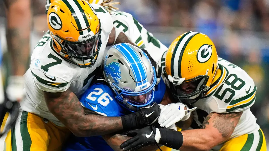 Featured image for Lions Edge Packers in Thrilling NFC North Clash Amid Bold Coaching Calls