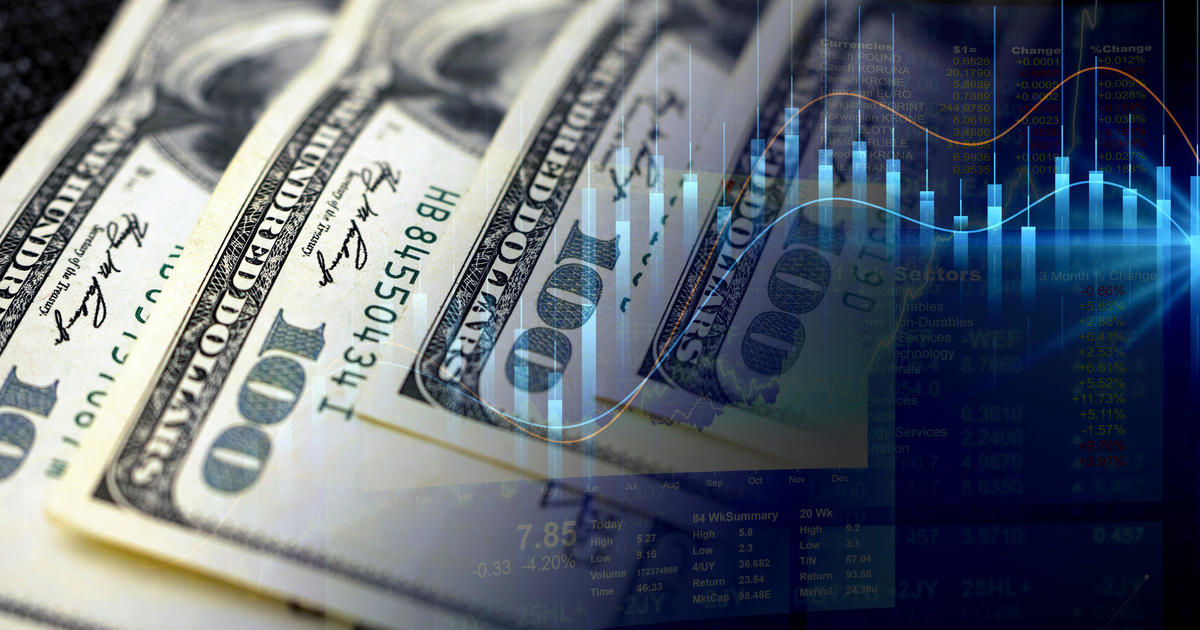 Featured image for "Comparing High-Yield Savings and CD Rates for 2024"