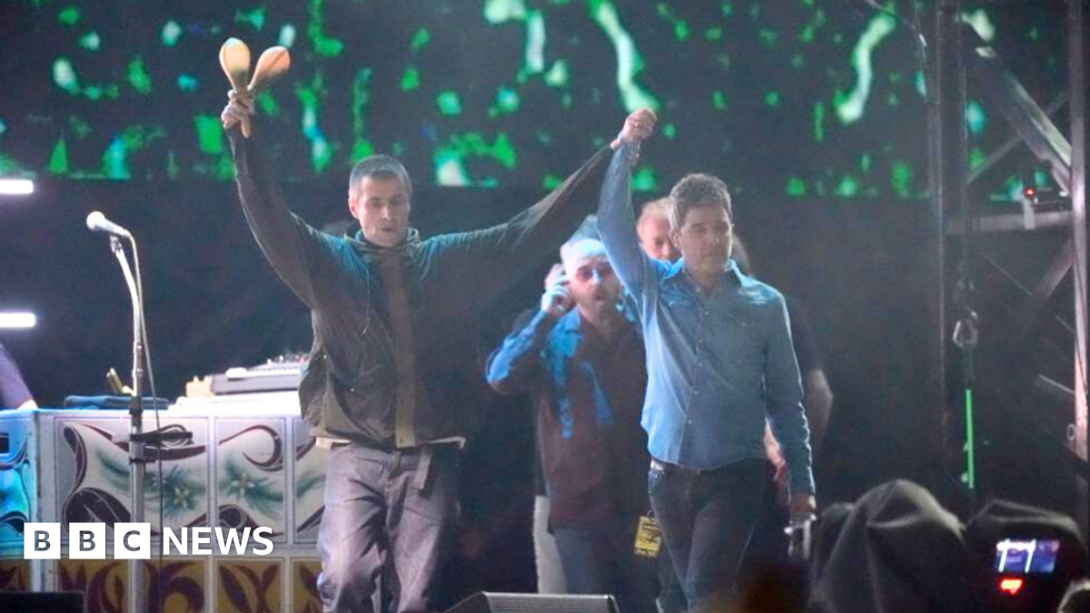 Featured image for Oasis Reunites for First Tour in 16 Years with Exciting Live Debut