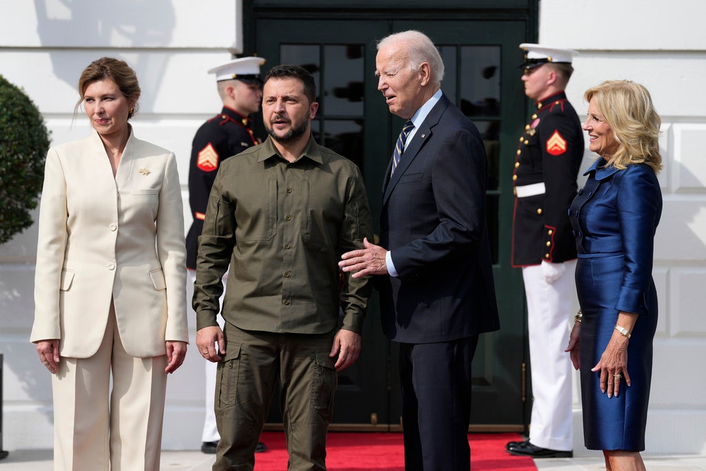 Biden's $325M aid package for Ukraine receives bipartisan support