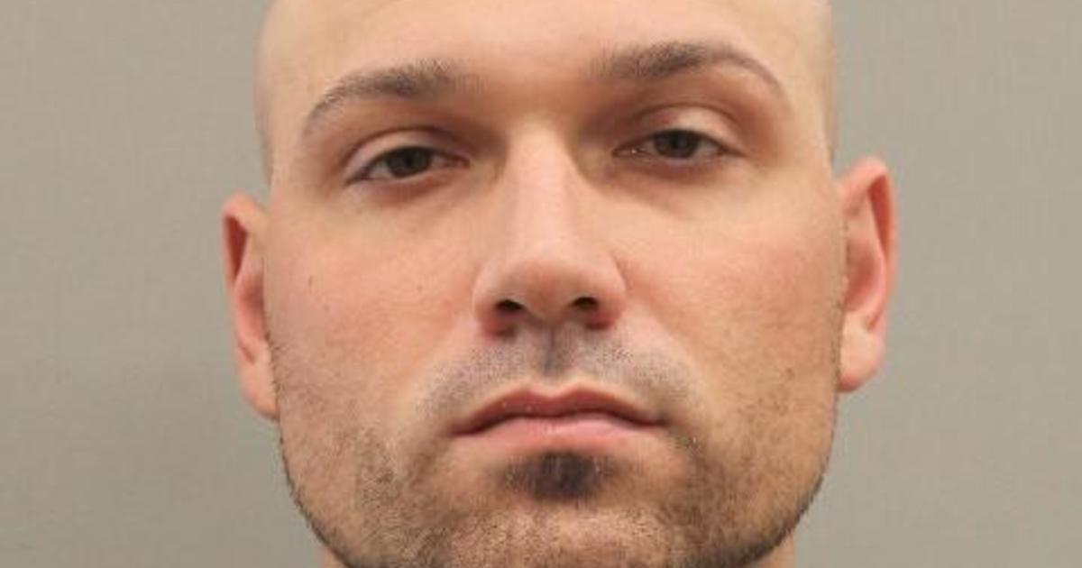 Man kills parking scammer during date, returns to dinner, police say.