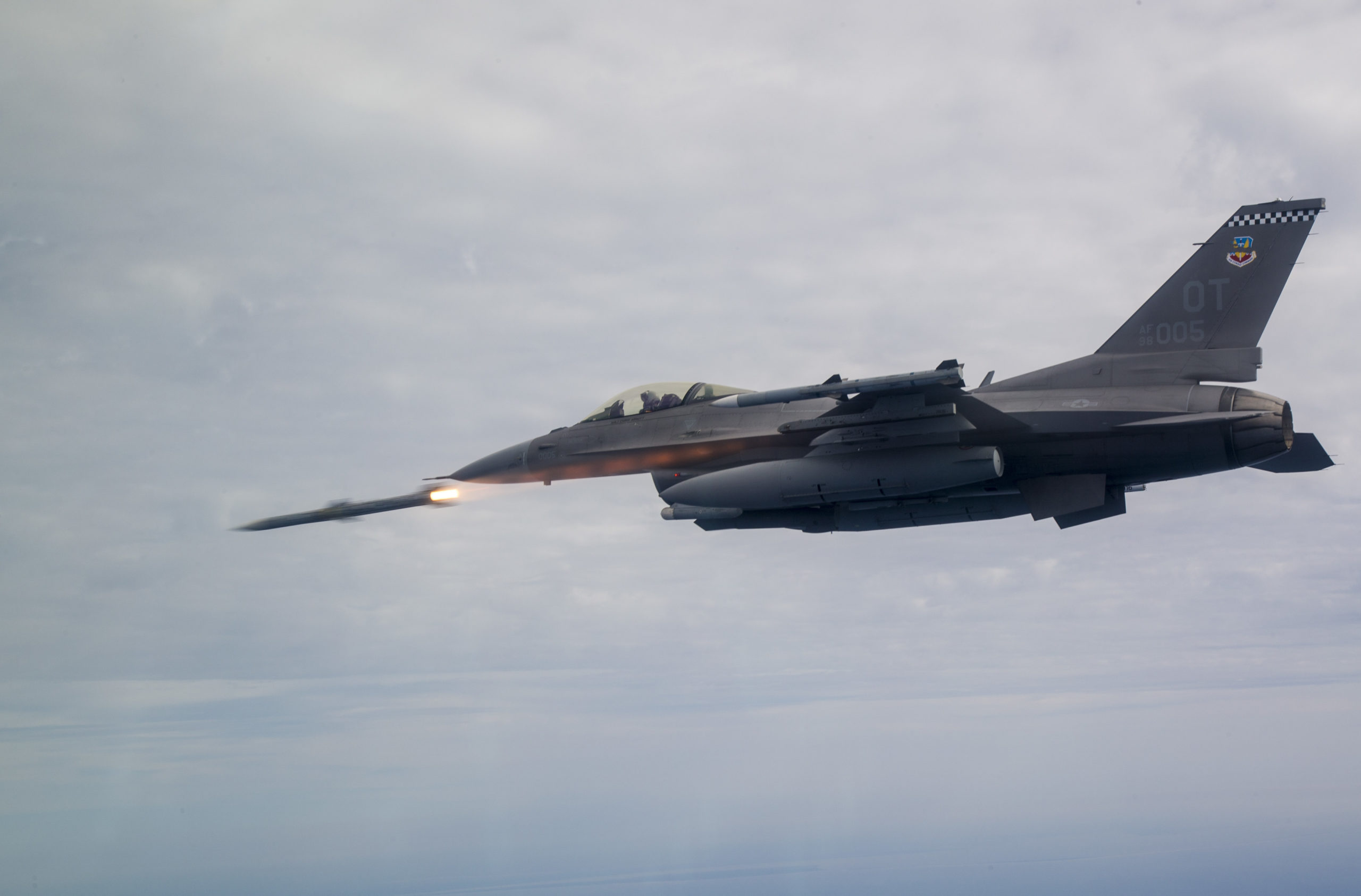Assessing the Effectiveness of F-16s in Ukraine's Battle Against Russian Air Superiority