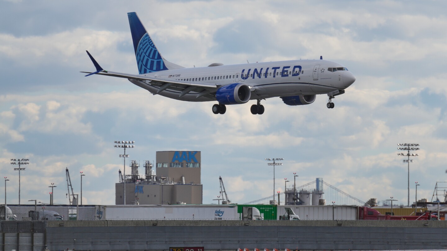 FAA Announces Nationwide Flight Cuts Amid Government Shutdown