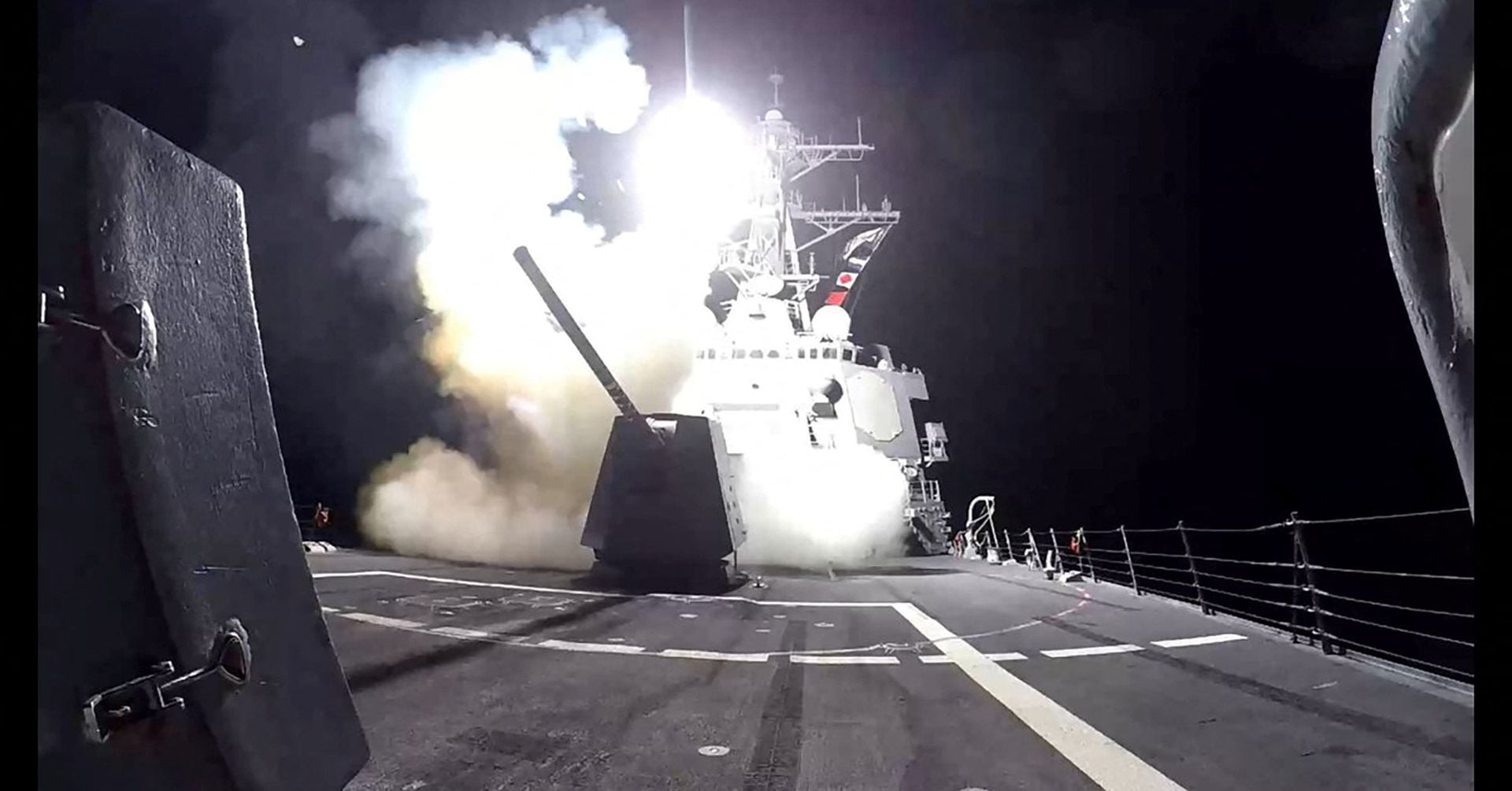 "Escalating Tensions: US Continues Airstrikes on Houthi Targets in Yemen"