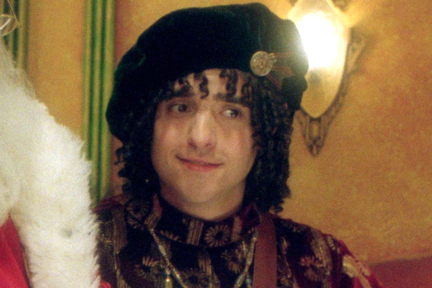 "David Krumholtz Apologizes for Disrupting Hilary Duff's Disney Parade While Under the Influence"