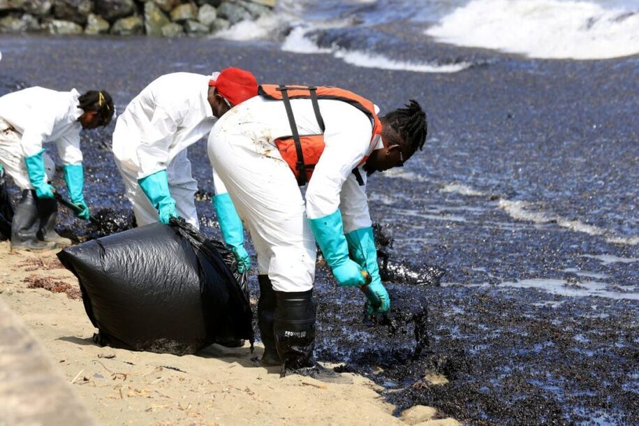 "Caribbean Crisis: Mystery Shipwreck Sparks Massive Oil Spill in Trinidad and Tobago"